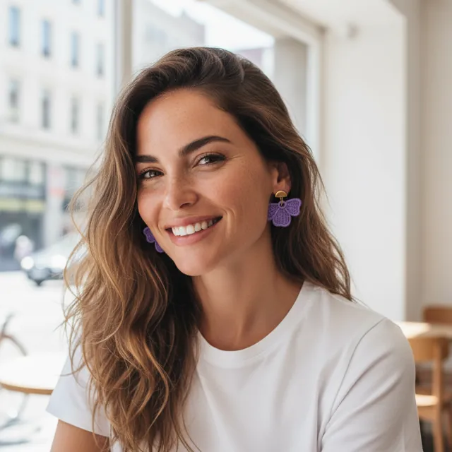 Boucles d’oreilles brodées couleur parme légères et antiallergiques