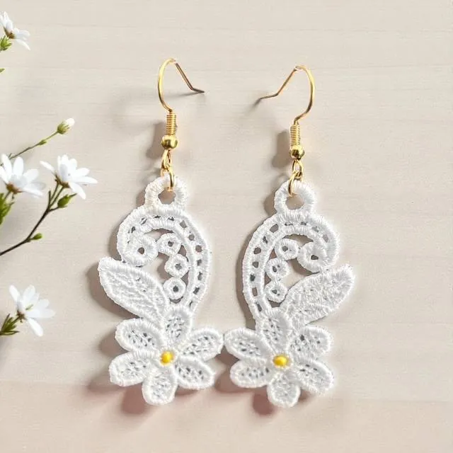 Boucles d’oreilles brodées  floral élégant légères et antiallergiques